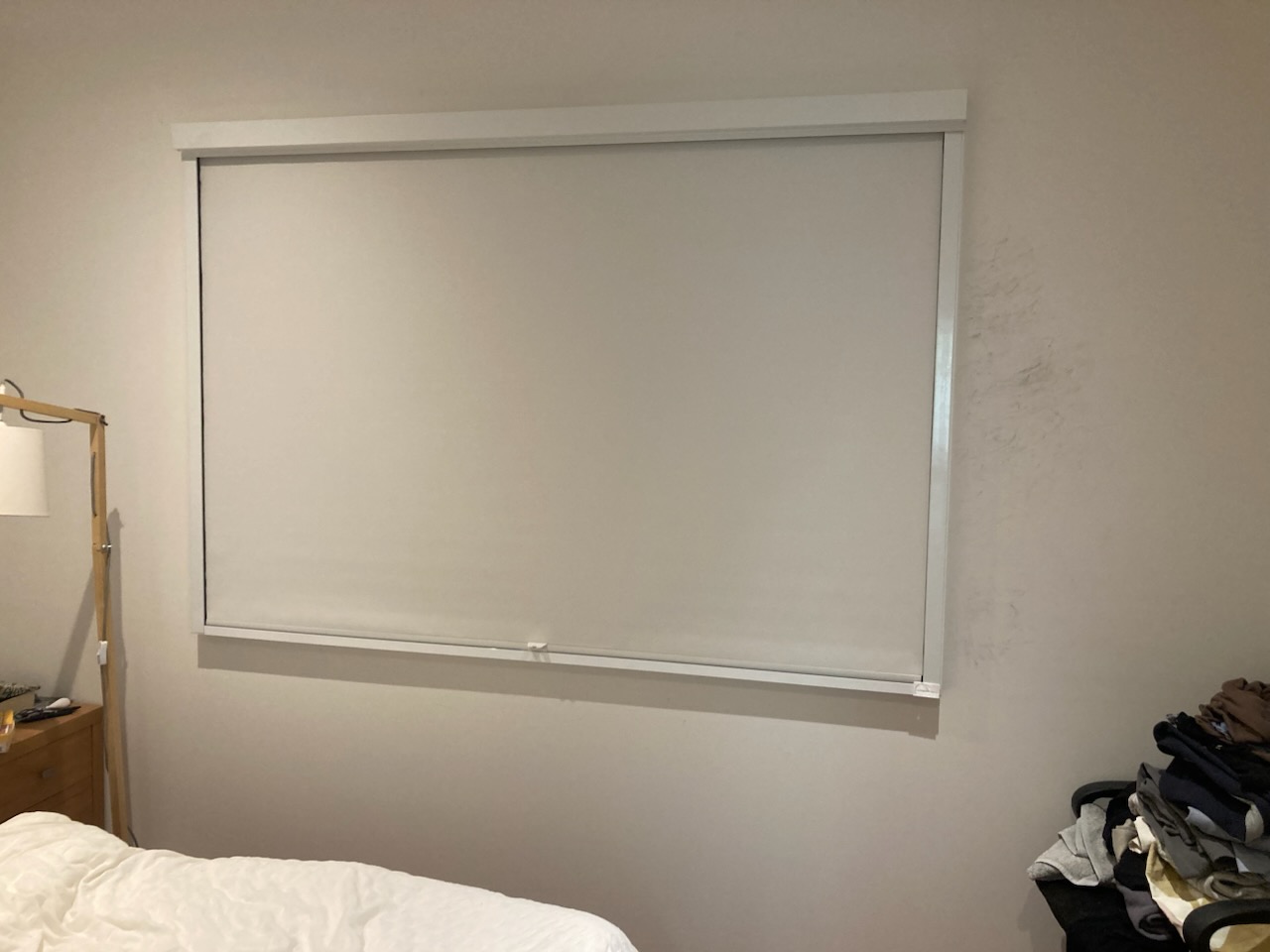 Manual blackout blind